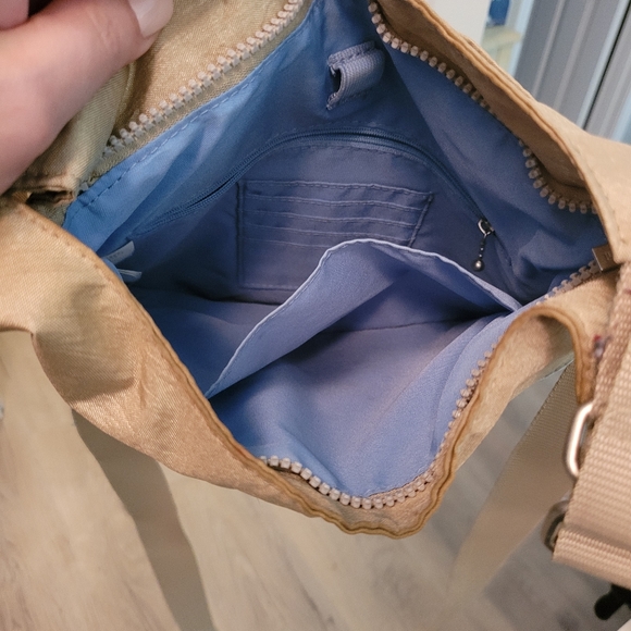 Tan/Champagne Gold Baggallini Crossbody - Picture 6 of 6